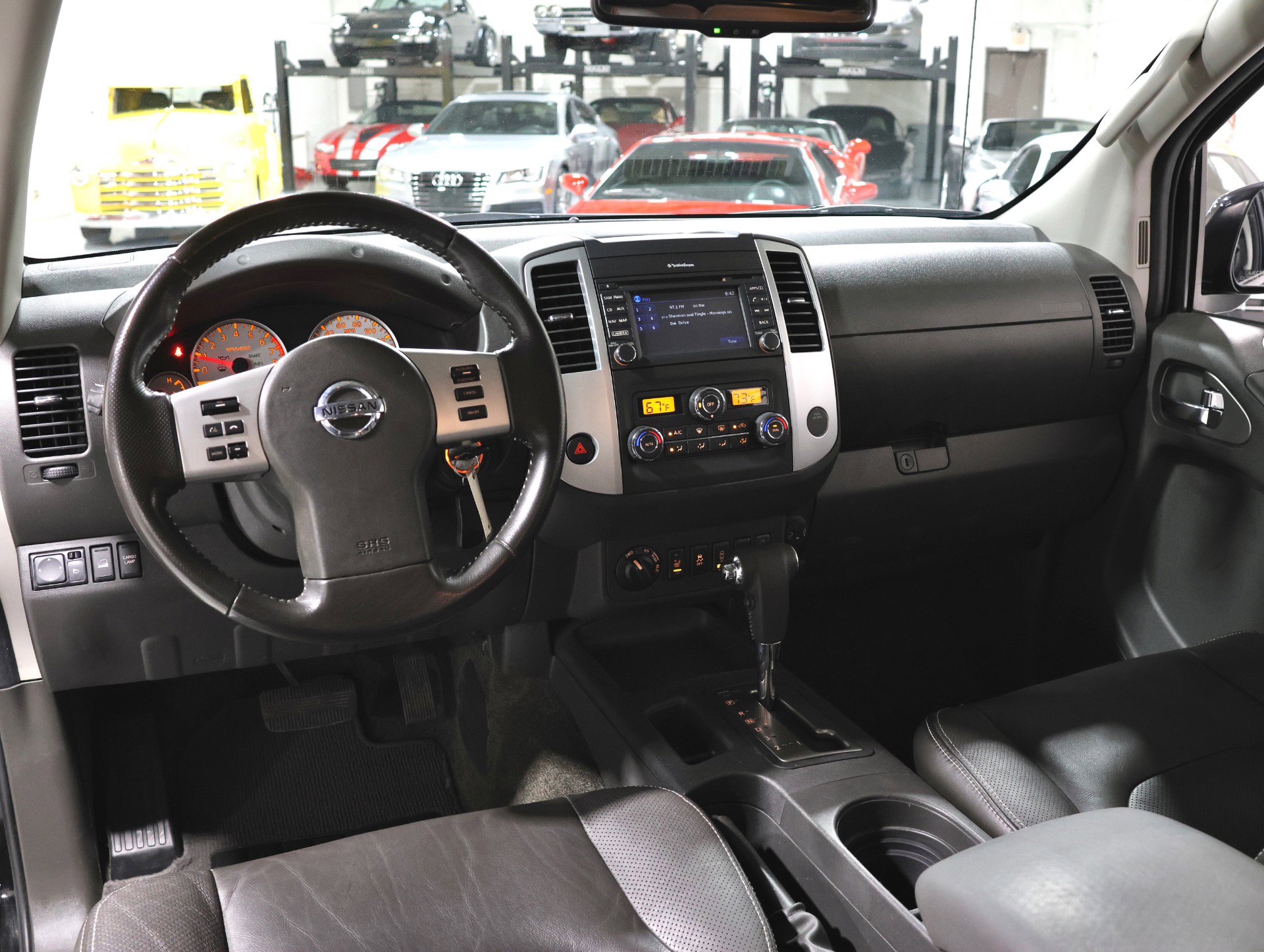 Used 2017 Nissan Frontier PRO-4X w/ Pro-4x Luxury Package AWD/4WD image 2