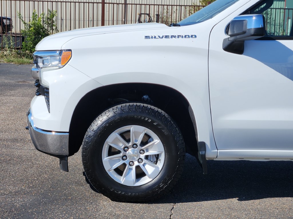 Used 2023 Chevrolet Silverado 1500 LT AWD/4WD image 9