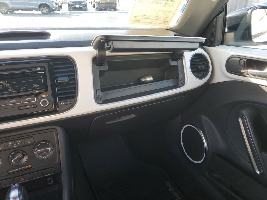 Used 2012 Volkswagen Beetle 2.0T image 16