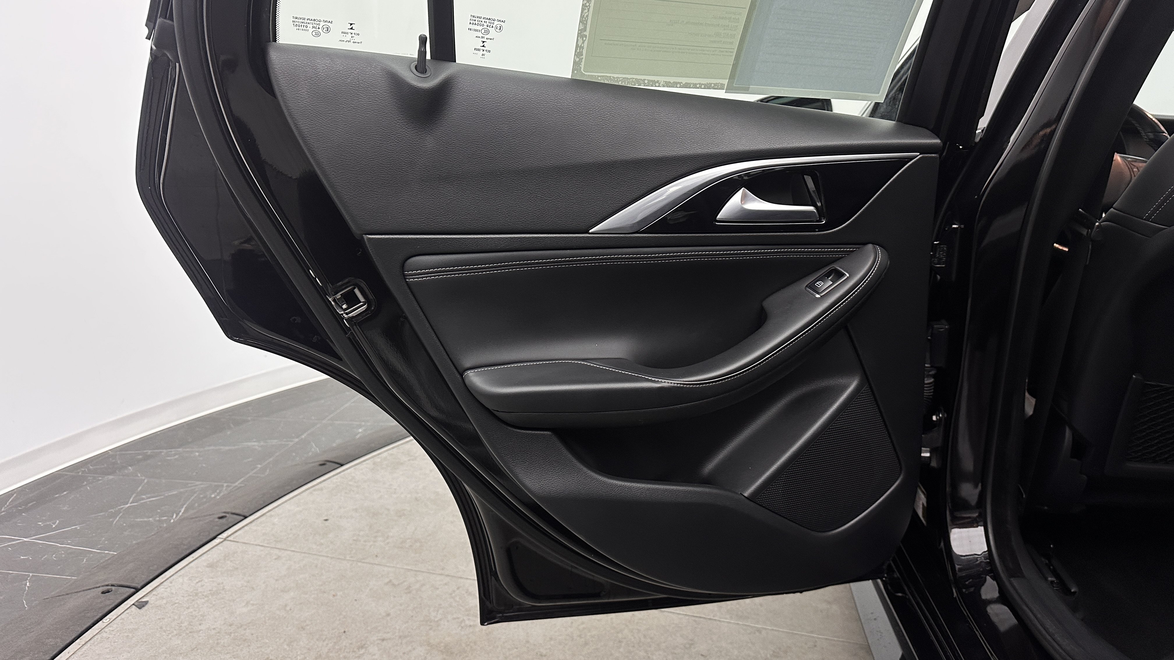 Used 2018 INFINITI QX30 Premium FWD image 23