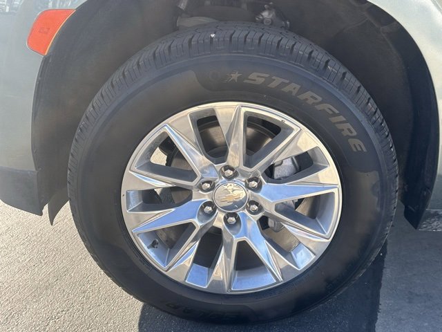 Used 2023 Chevrolet Suburban Premier image 36