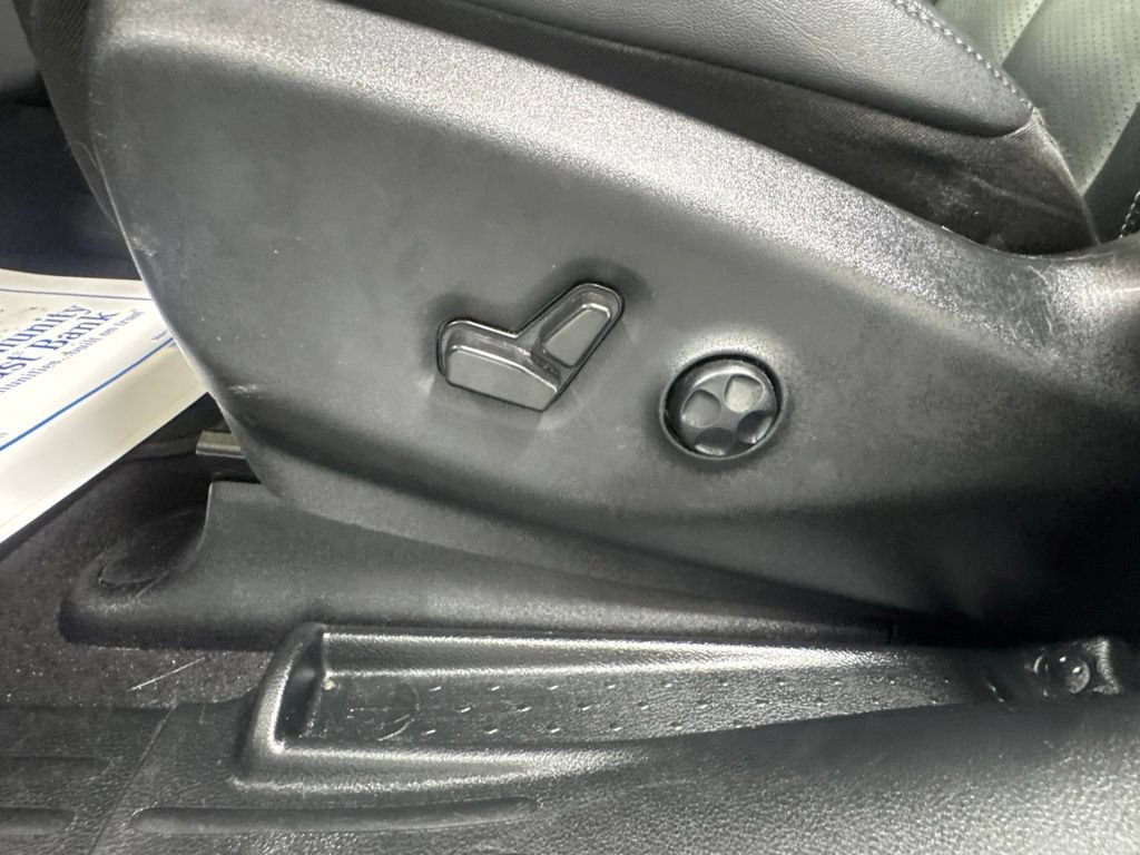 Used 2025 Chrysler Pacifica Select FWD image 14