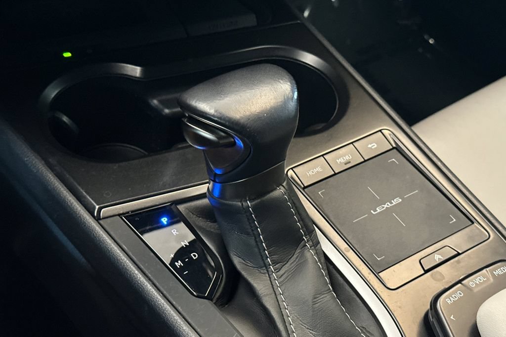 Used 2022 Lexus UX 200 FWD image 21