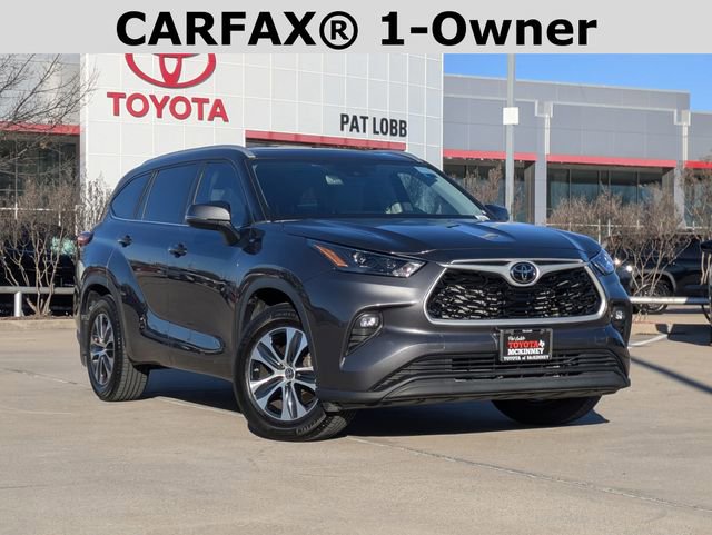 Used 2023 Toyota Highlander XLE image 2
