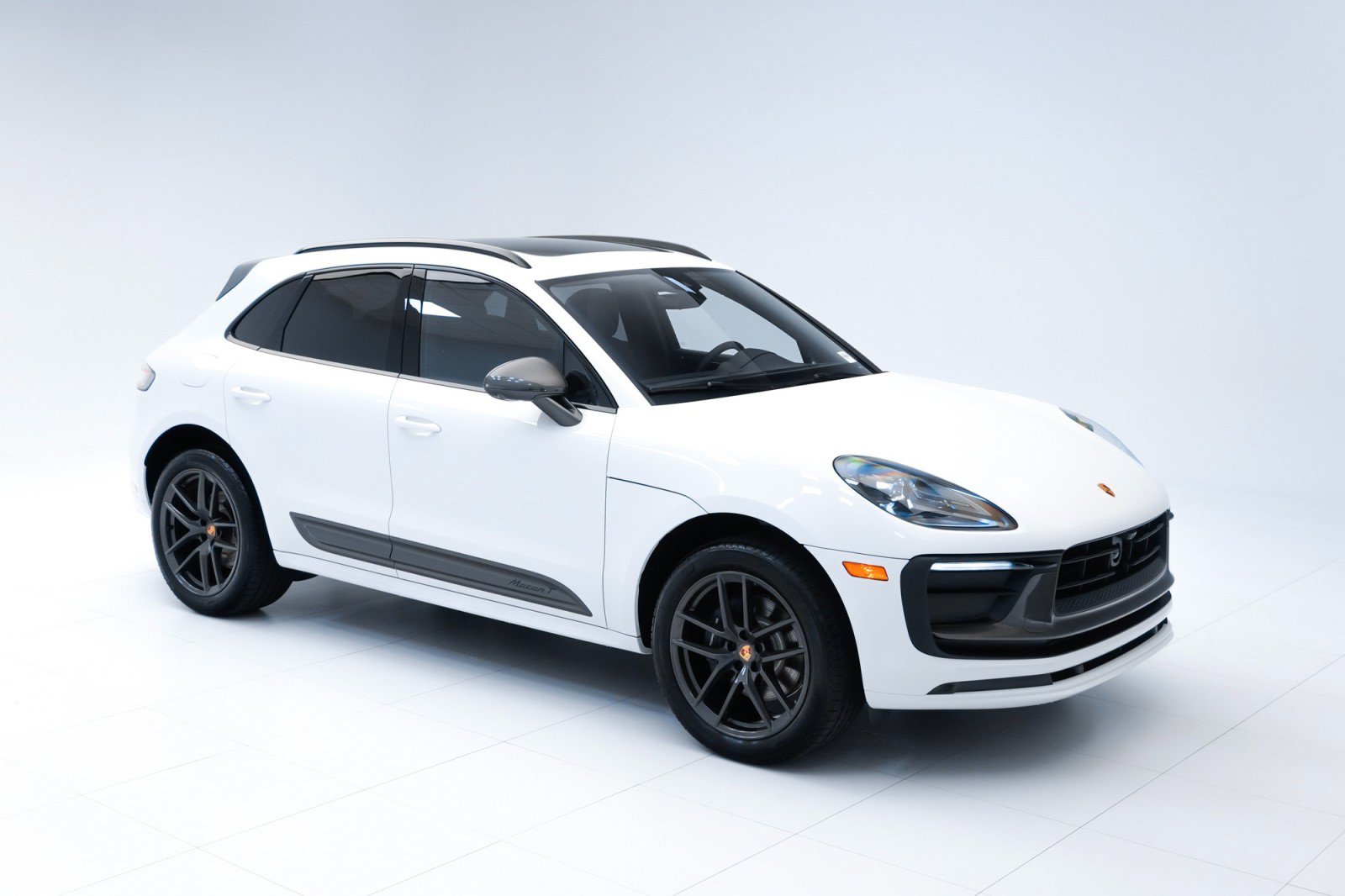 Certified 2023 Porsche Macan Turbo AWD/4WD image 7