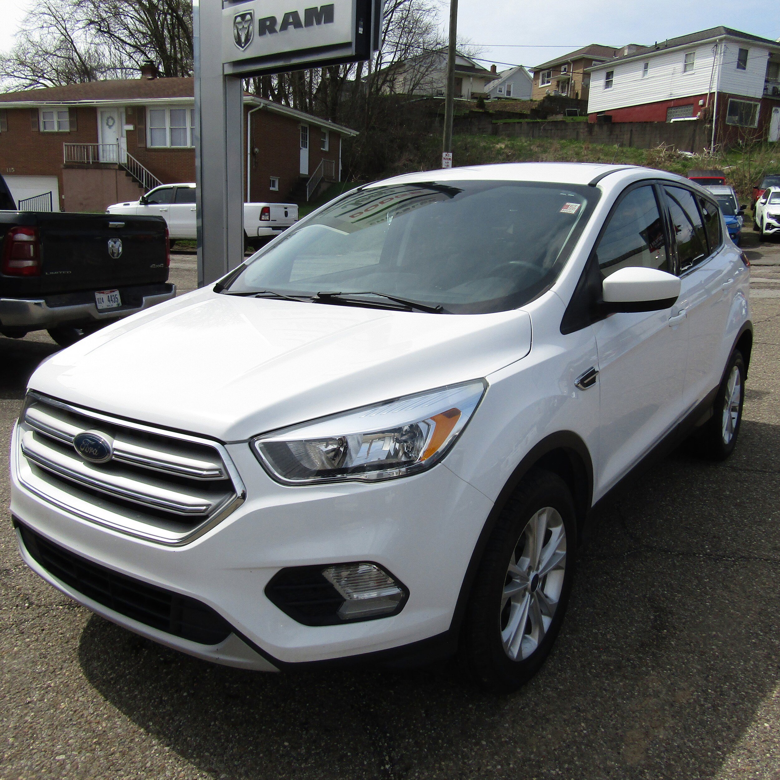 Used 2019 Ford Escape SE image 4
