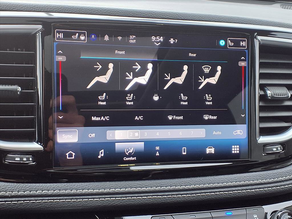 Used 2024 Chrysler Pacifica Limited image 10