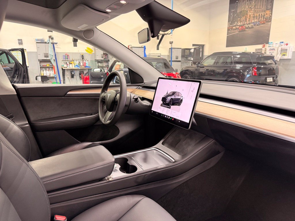Used 2023 Tesla Model Y Long Range AWD/4WD image 26