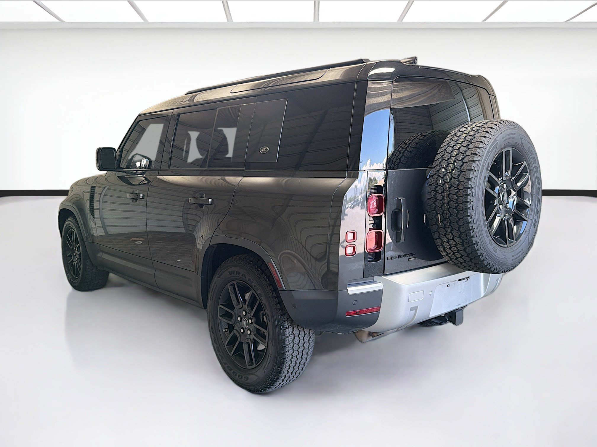 Used 2021 Land Rover Defender 110 SE AWD/4WD image 6