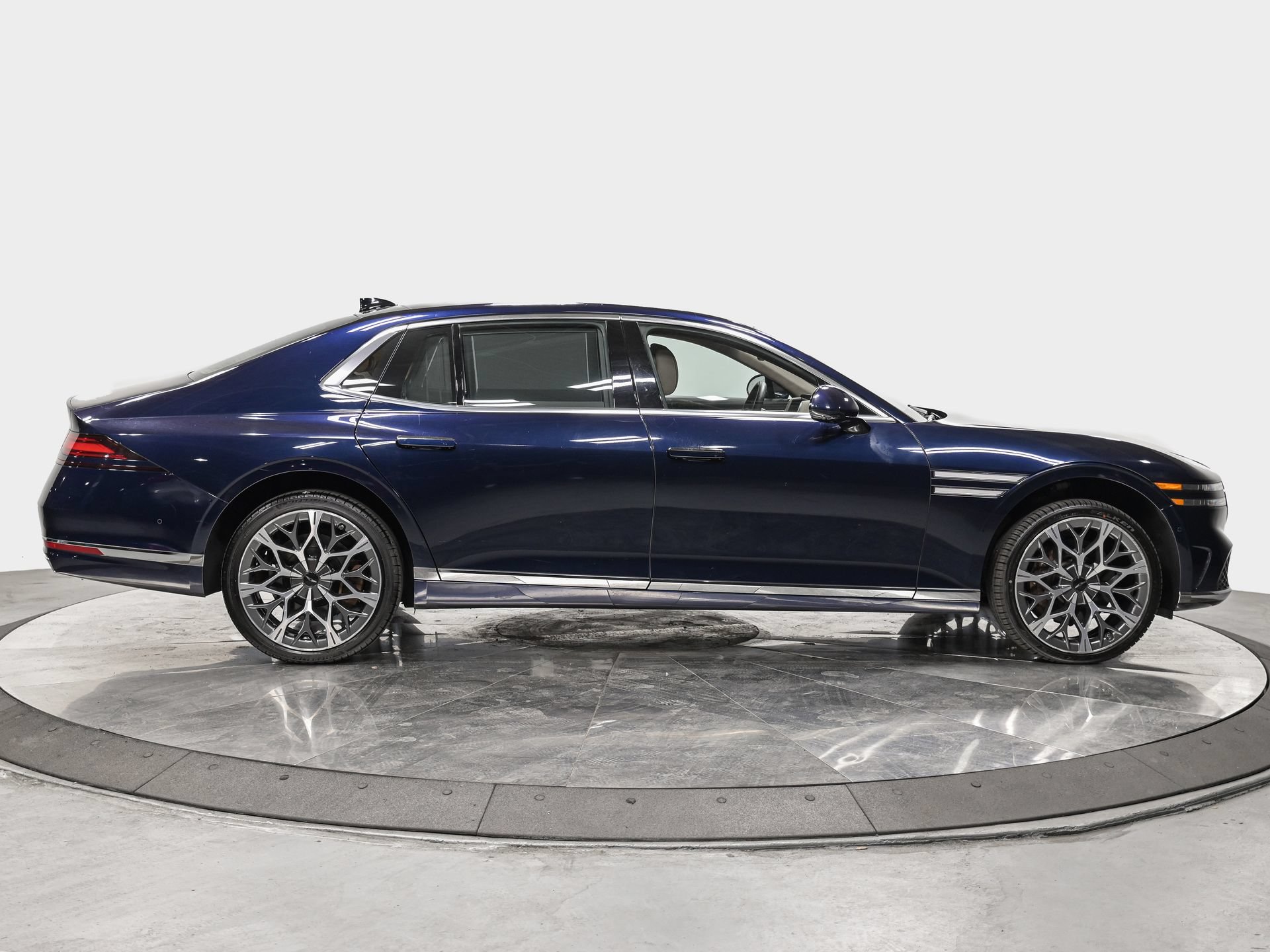 Used 2023 Genesis G90 3.5T AWD/4WD image 8