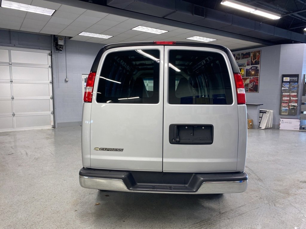 Used 2022 Chevrolet Express 2500 w/ Driver Convenience Package image 6