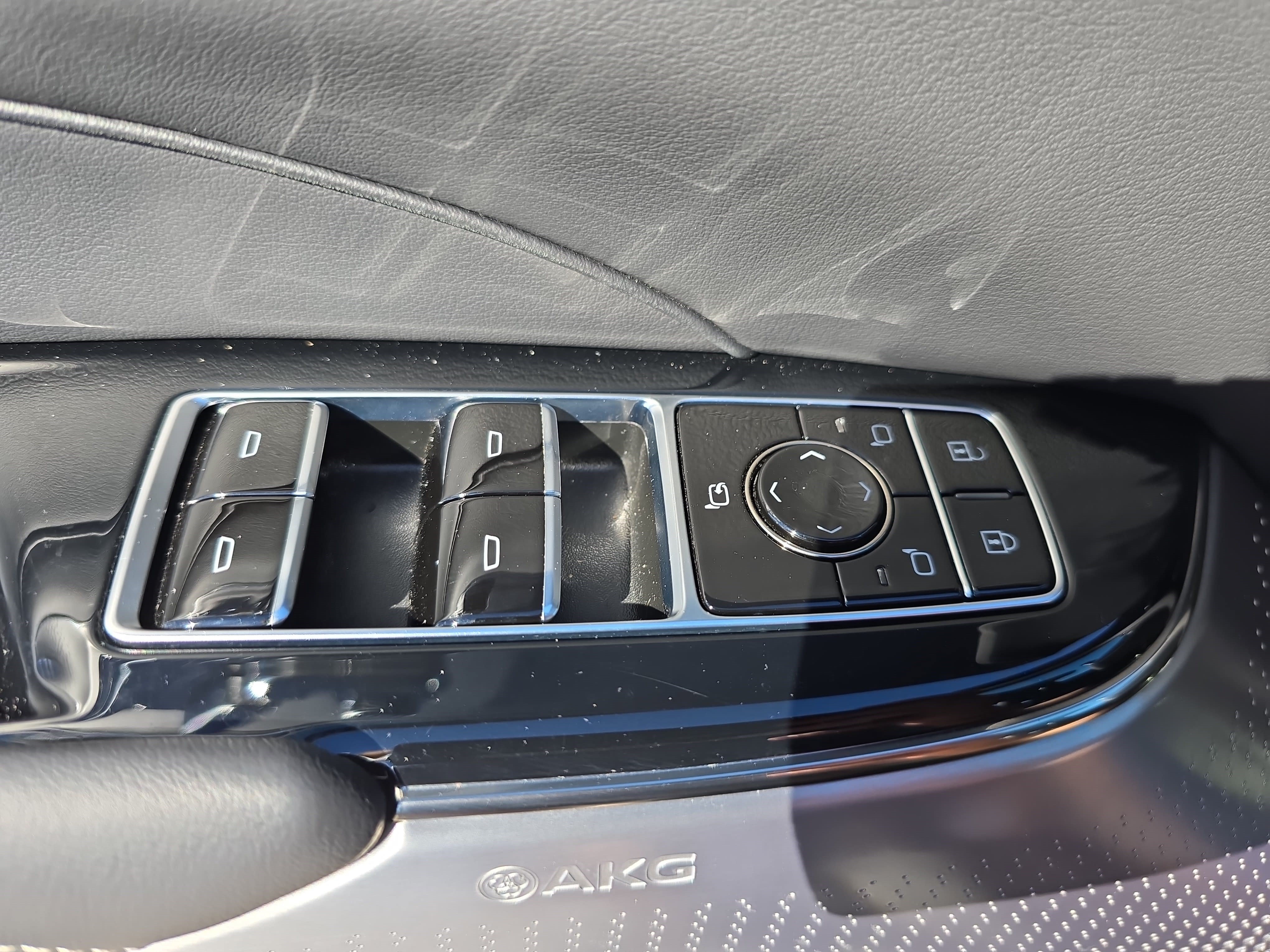 Used 2023 Cadillac Lyriq 2WD image 28