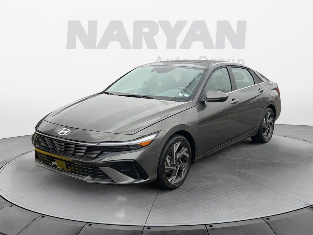 Used 2025 Hyundai Elantra SEL image 4