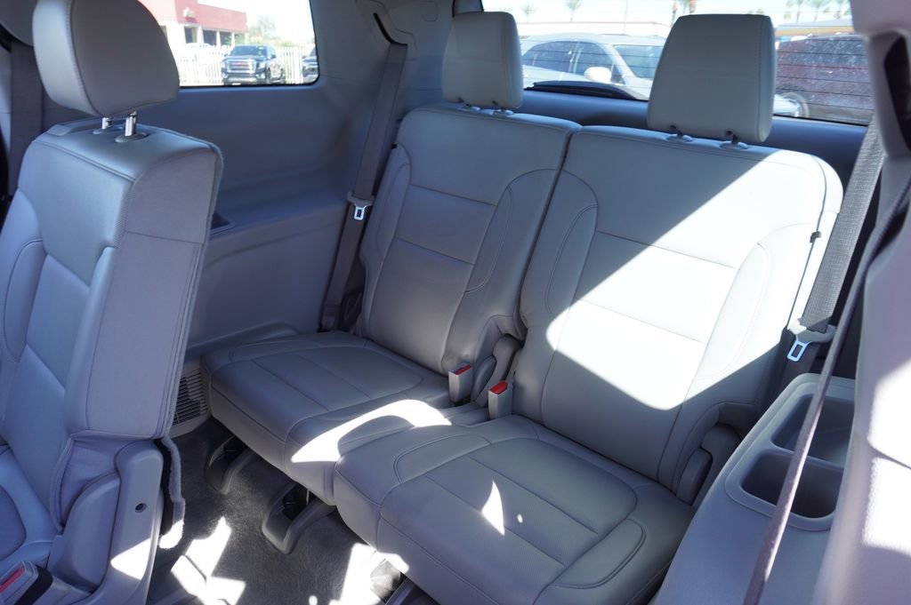 Certified 2023 GMC Acadia SLT image 9