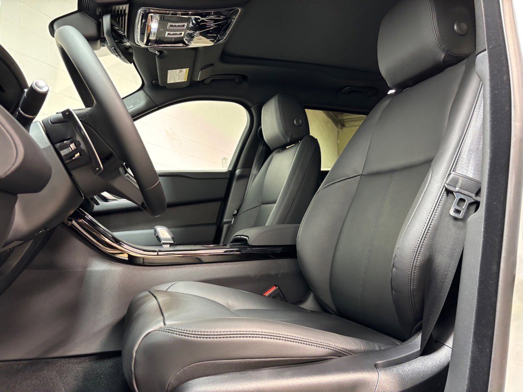 New 2026 Land Rover Range Rover Velar Dynamic SE image 22
