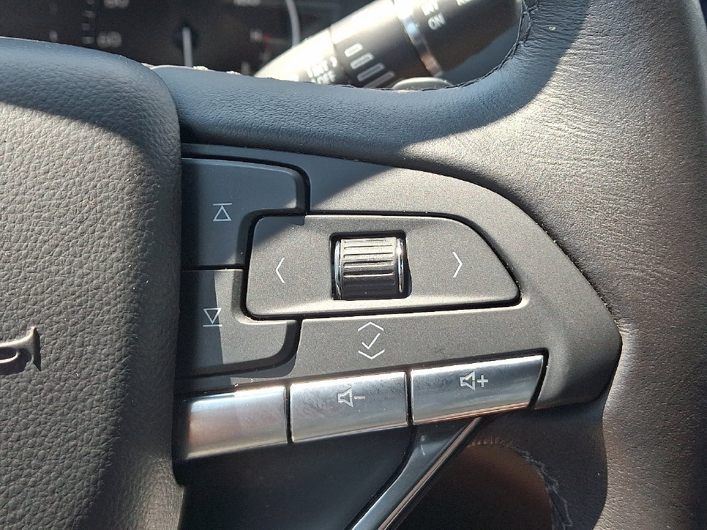 Certified 2024 Cadillac XT6 Luxury w/ LPO, Floor Liner Package AWD/4WD image 24