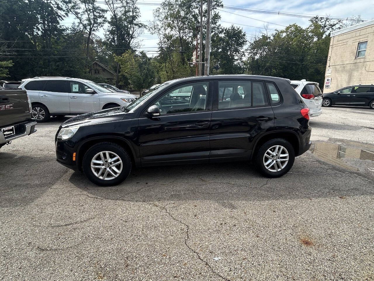 Used 2011 Volkswagen Tiguan S FWD image 4