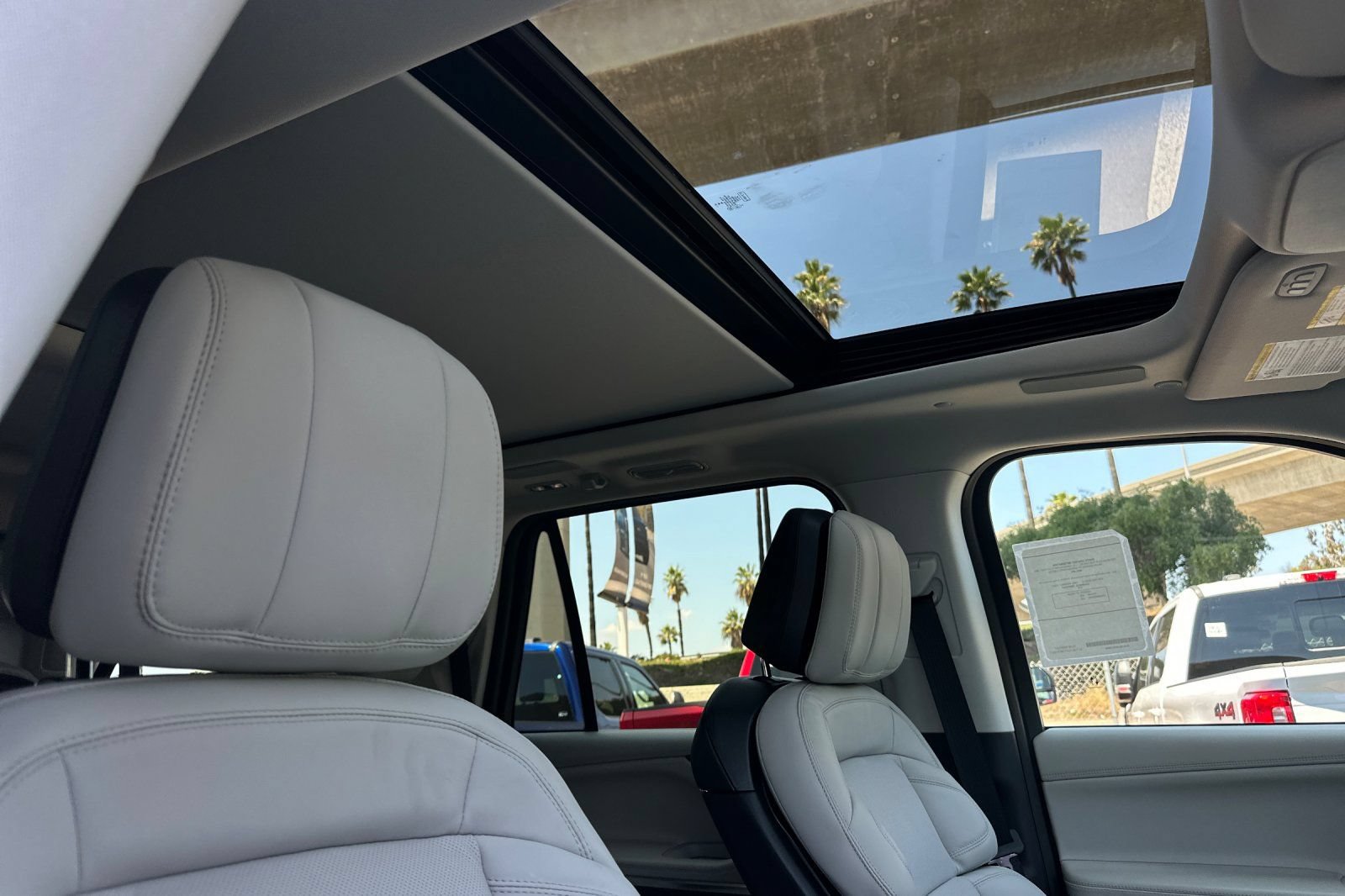 New 2026 Lincoln Navigator L Reserve AWD/4WD image 17
