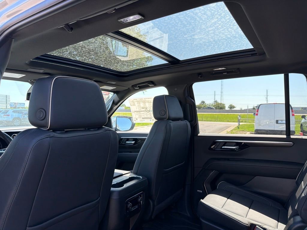 New 2026 Chevrolet Suburban Premier w/ Sun And Tow Package AWD/4WD image 18