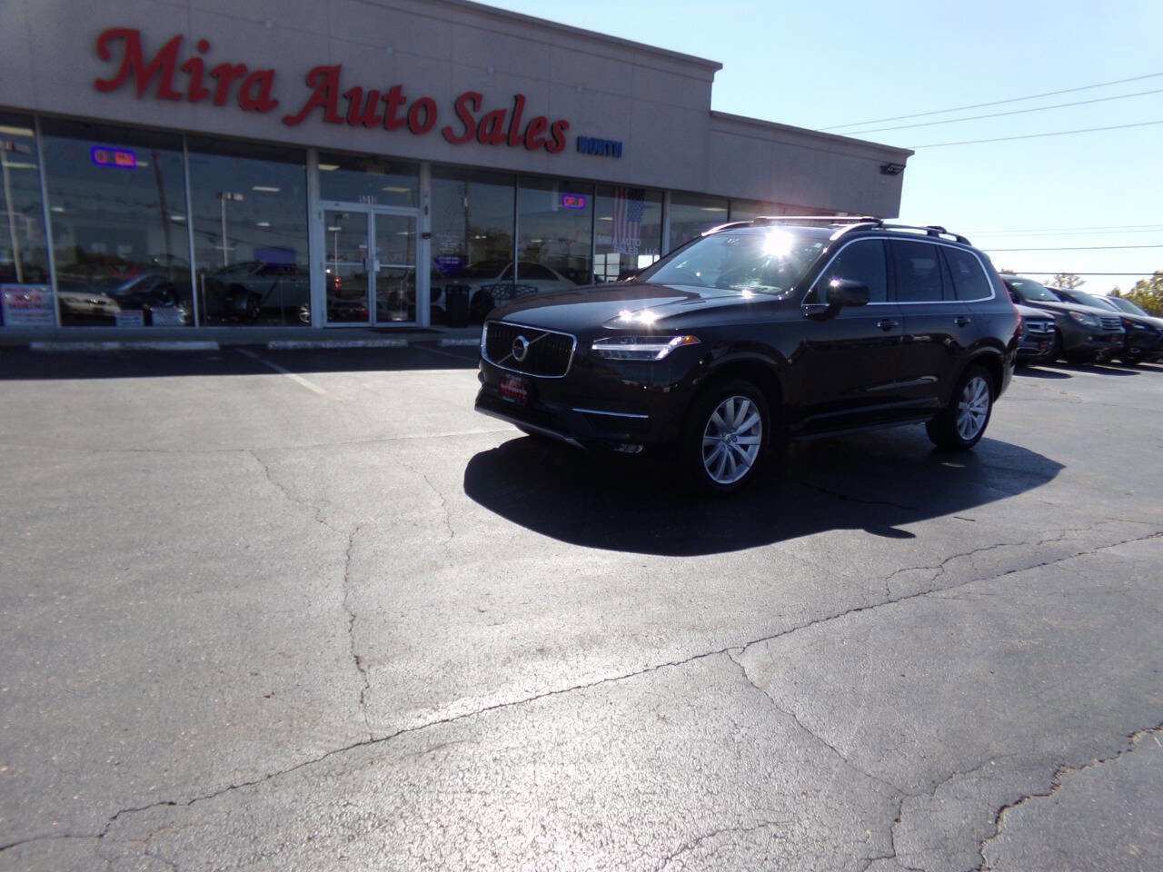 Used 2016 Volvo XC90 T6 Momentum w/ Momentum Plus Package image 3