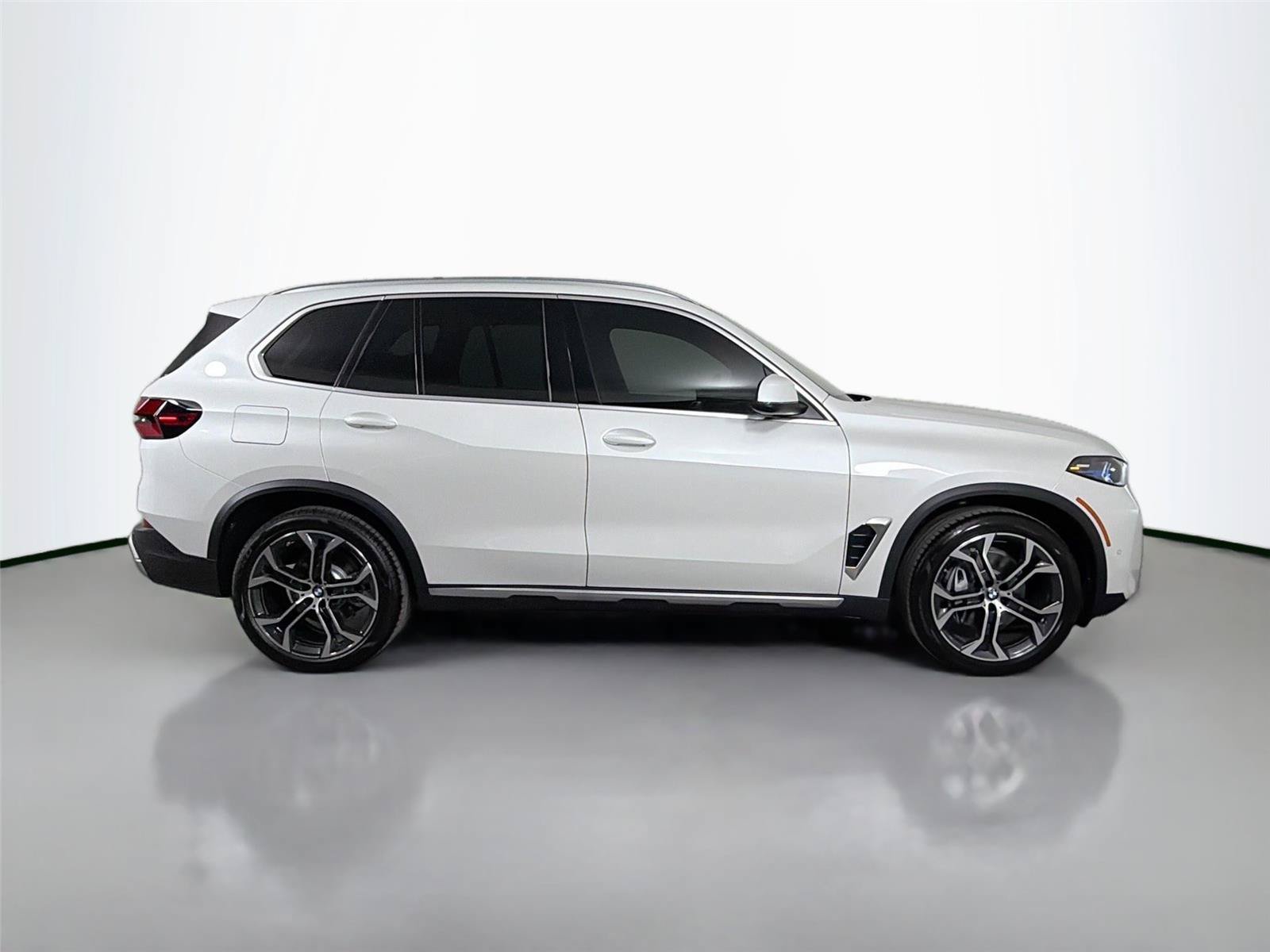 New 2026 BMW X5 xDrive40i w/ Climate Comfort Package AWD/4WD image 4