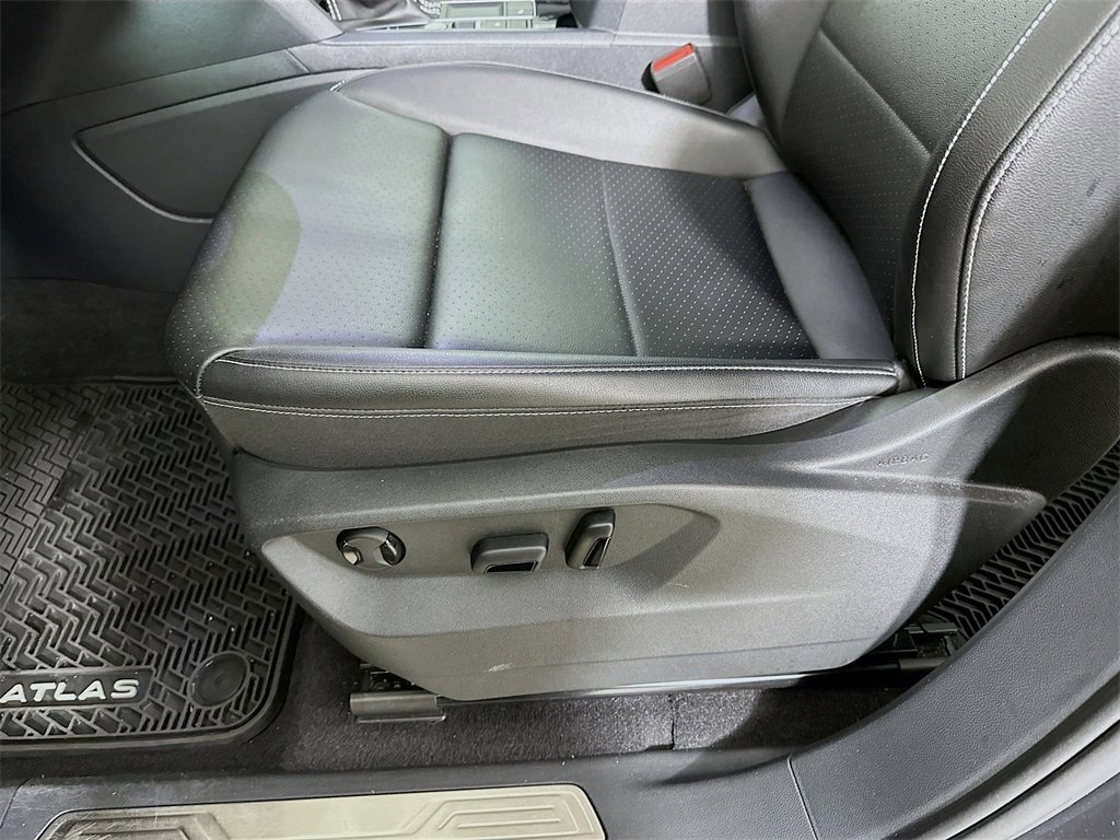 Used 2023 Volkswagen Atlas SE w/ Panoramic Sunroof Package image 9