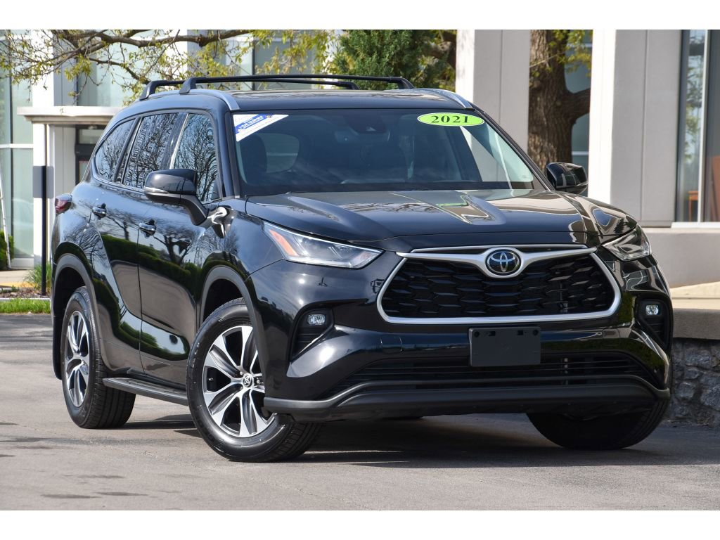 Used 2021 Toyota Highlander XLE image 1
