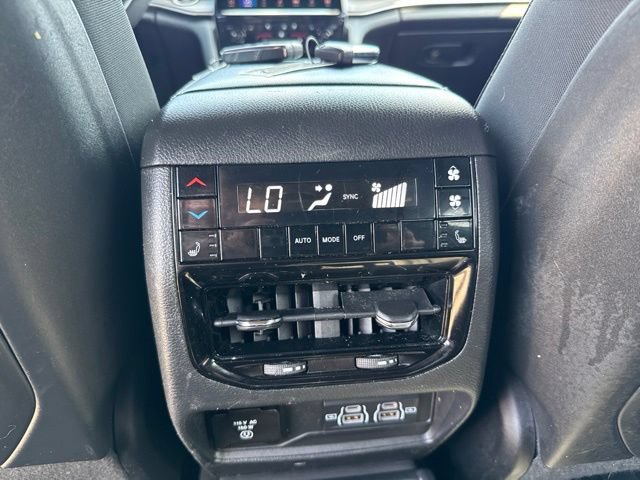 Used 2024 Jeep Grand Cherokee L Limited w/ Luxury Tech Group II AWD/4WD image 23