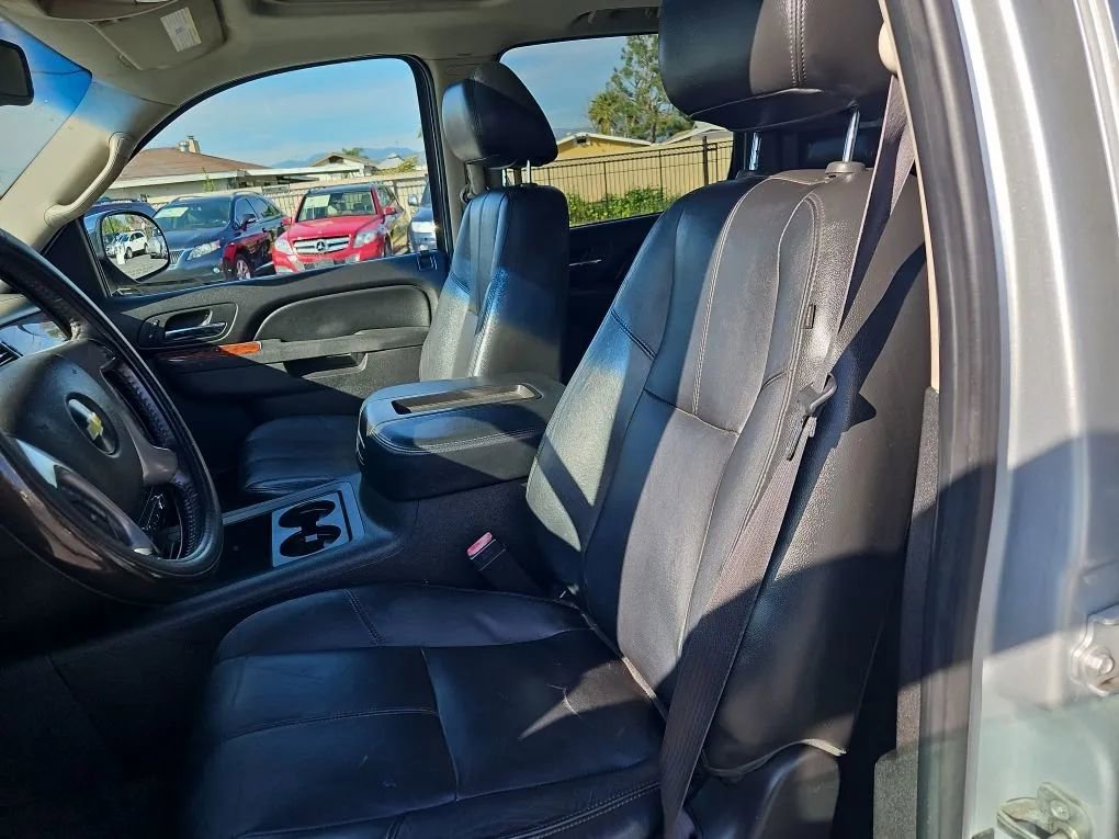 Used 2013 Chevrolet Avalanche LT w/ All-Star Edition image 32