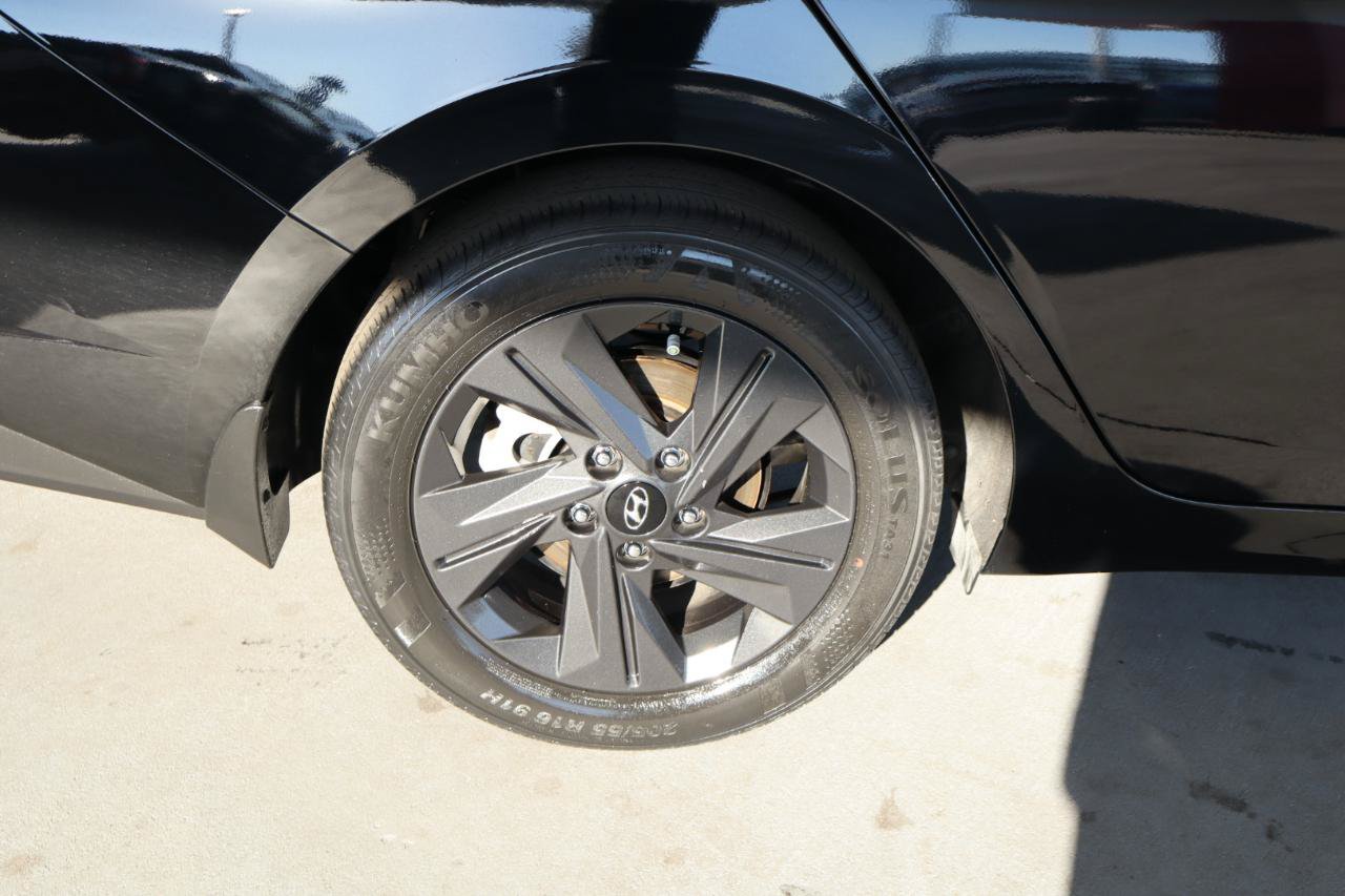 Used 2023 Hyundai Elantra SEL FWD image 5