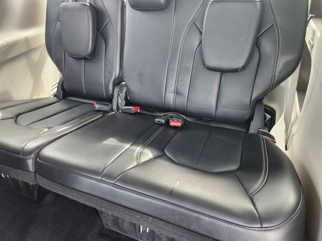 Used 2024 Chrysler Pacifica Touring-L image 30