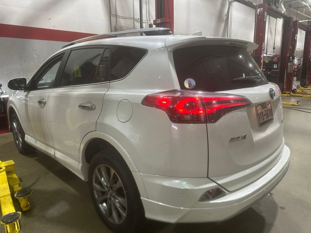 Used 2017 Toyota RAV4 Platinum FWD image 4