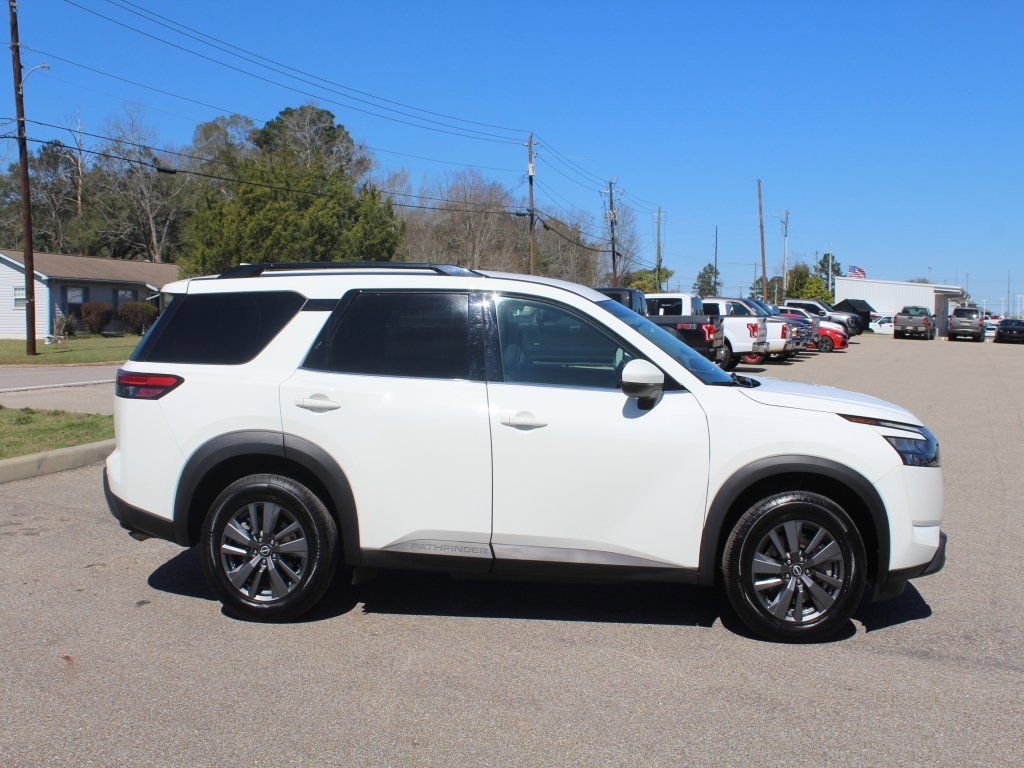 Used 2023 Nissan Pathfinder SV image 8