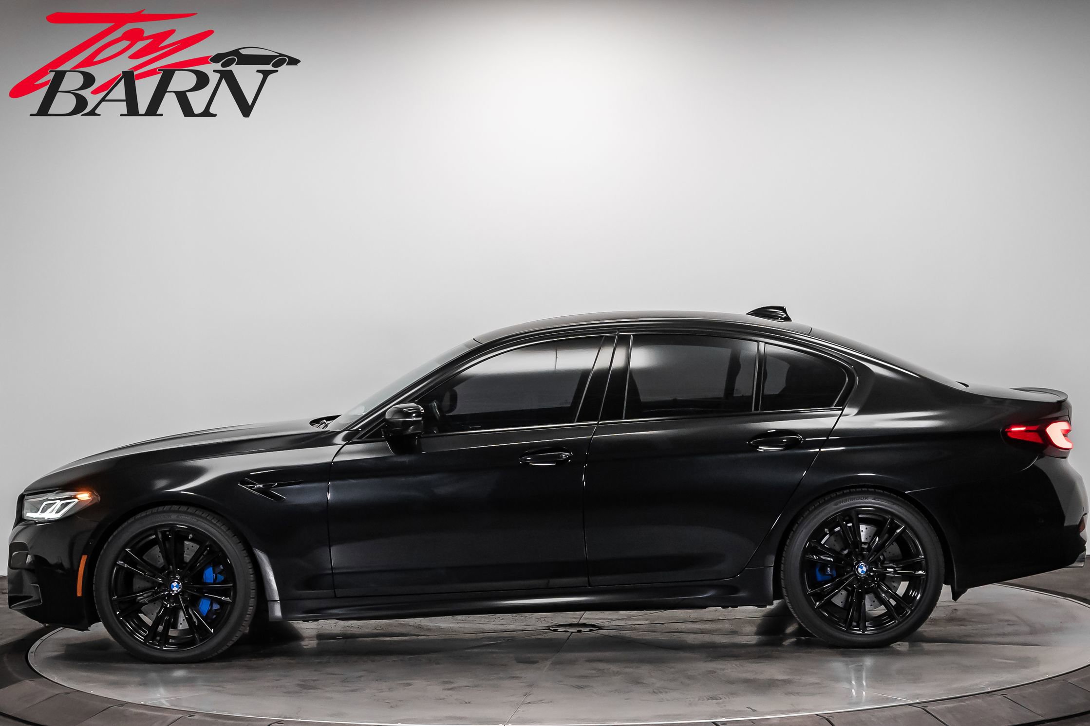 Used 2022 BMW M5 w/ Executive Package image 2