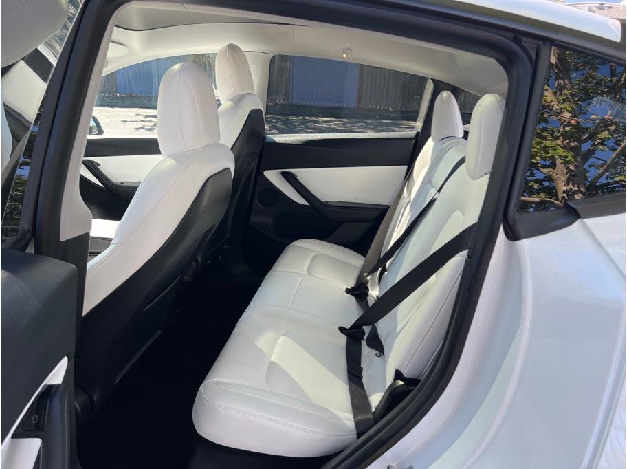 Used 2020 Tesla Model Y Long Range image 13