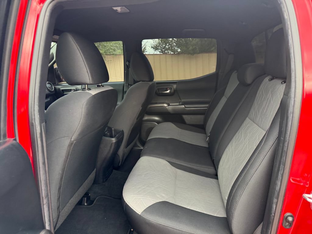 Used 2022 Toyota Tacoma TRD Off-Road AWD/4WD image 17