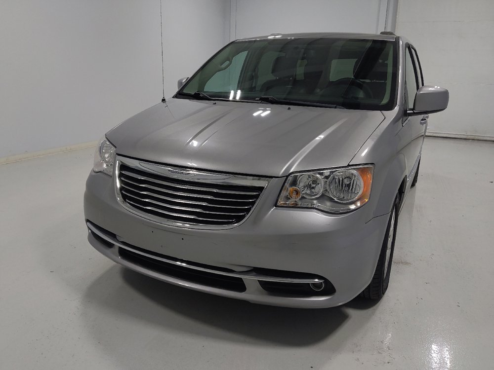 Used 2016 Chrysler Town & Country Touring image 15