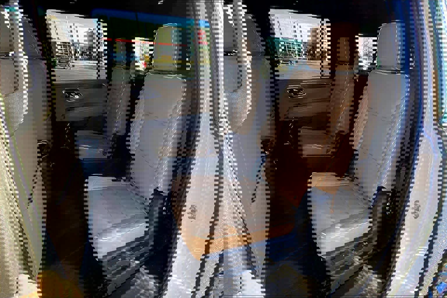 Used 2021 Chevrolet Suburban Premier w/ Premium Package image 21