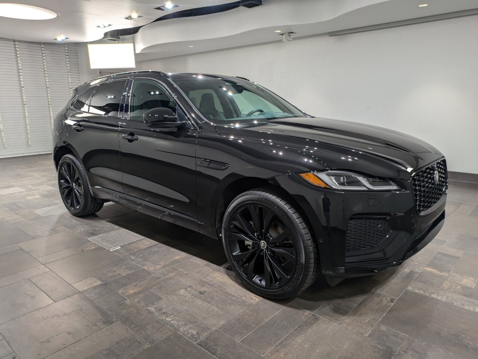 Used 2025 Jaguar F-PACE R-Dynamic S image 28