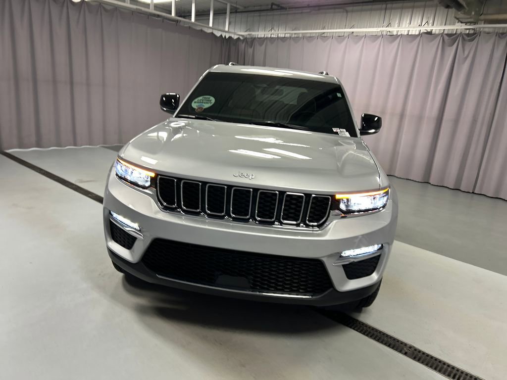 Used 2025 Jeep Grand Cherokee Limited image 2