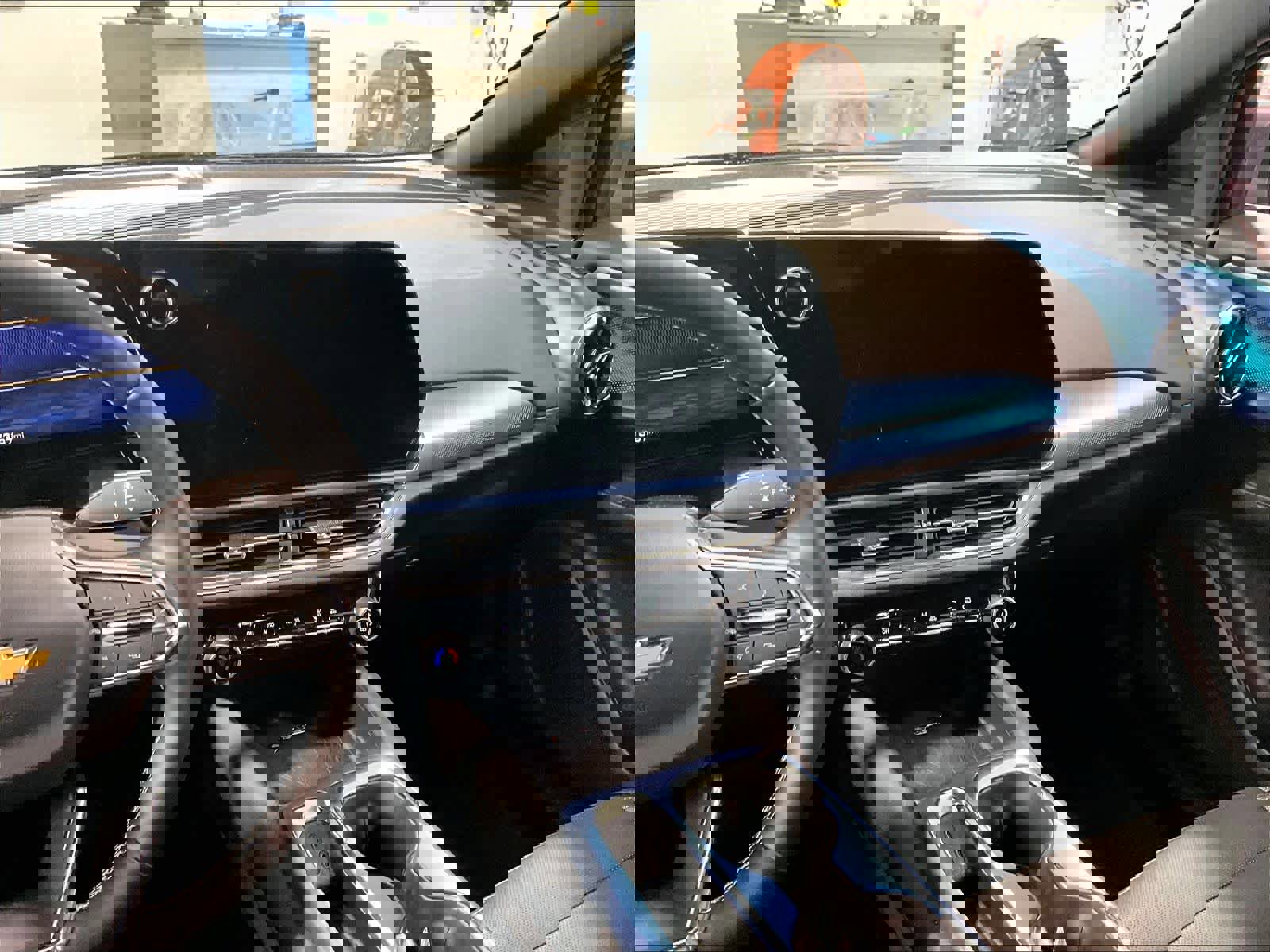 Used 2025 Chevrolet Equinox EV LT w/ Convenience Package image 18