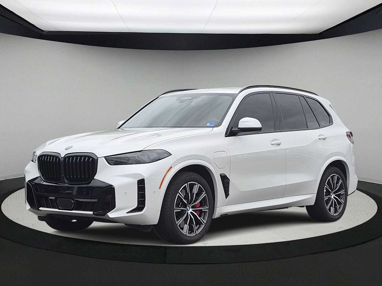 Used 2024 BMW X5 xDrive50e w/ Executive Package AWD/4WD image 4