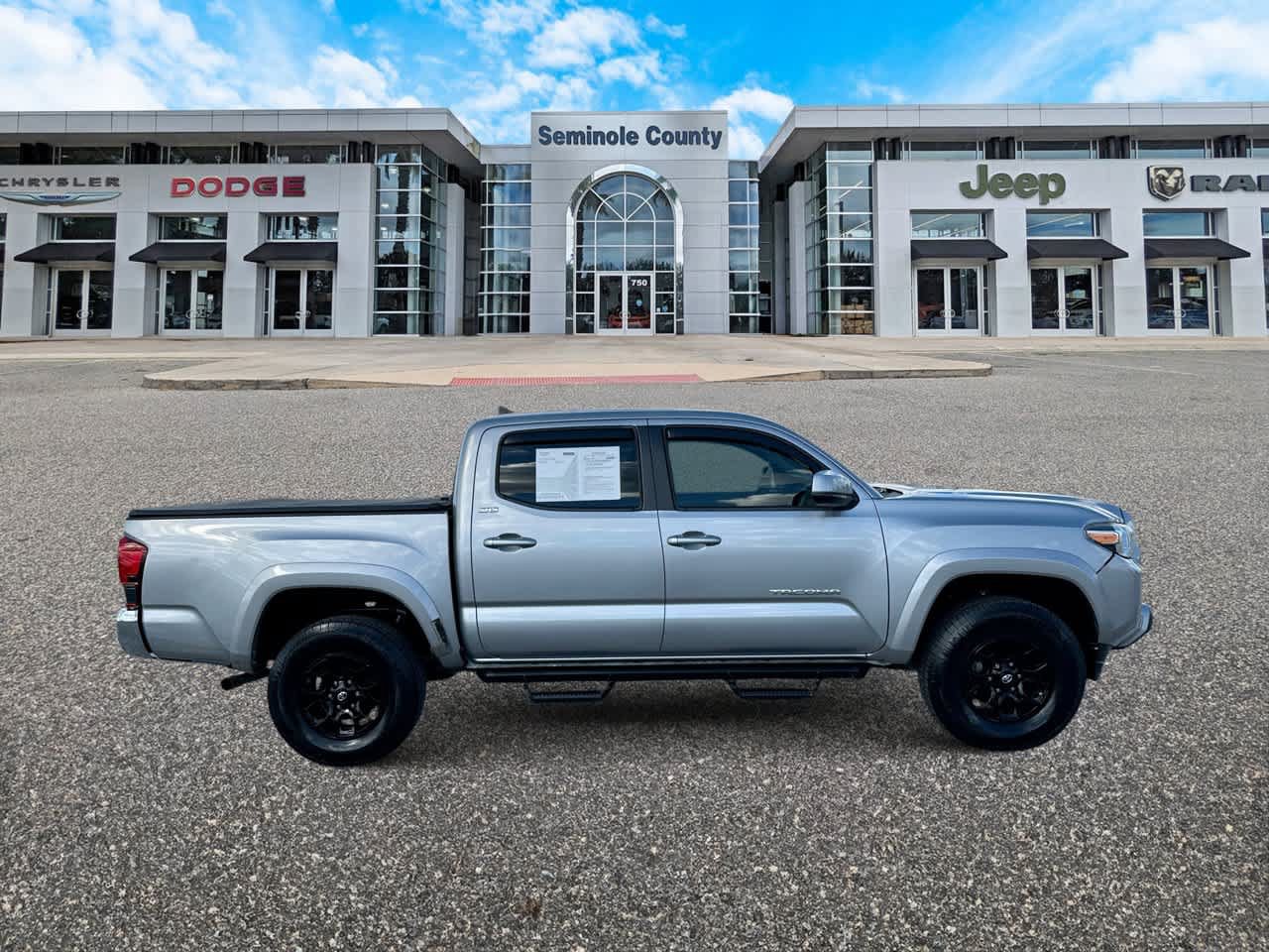 Used 2019 Toyota Tacoma SR5 RWD image 9
