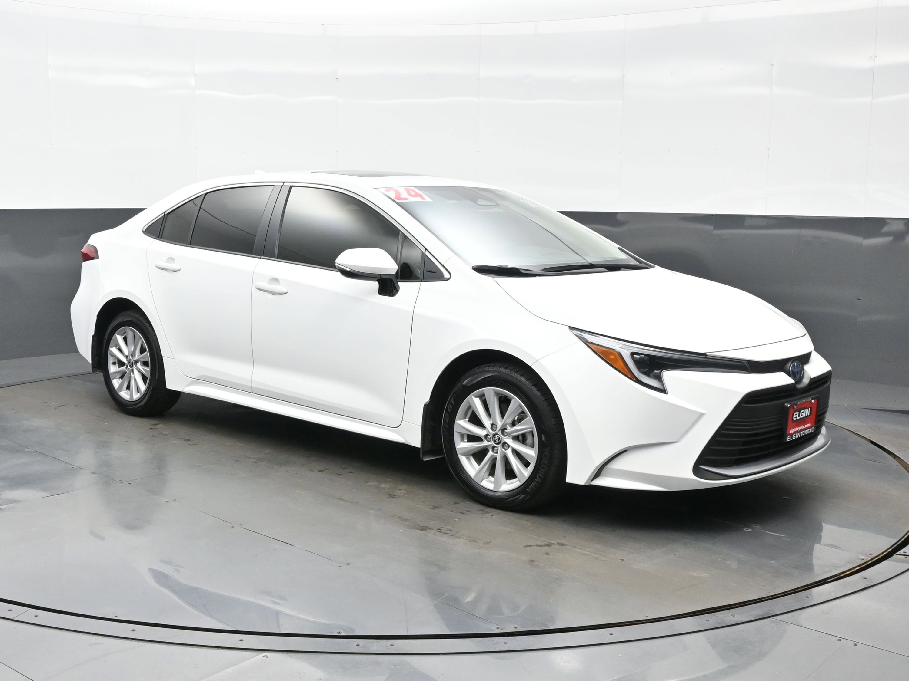 Used 2024 Toyota Corolla XLE FWD image 8