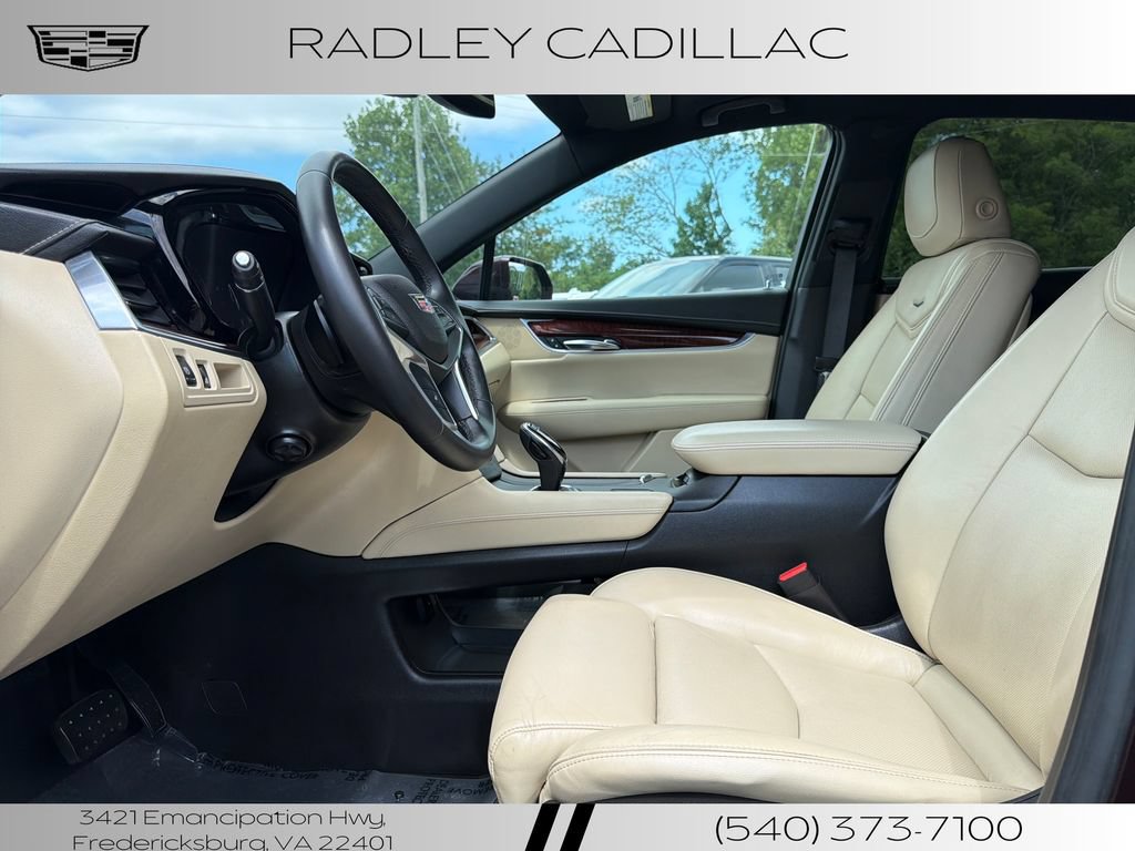 Used 2017 Cadillac XT5 Luxury FWD image 3