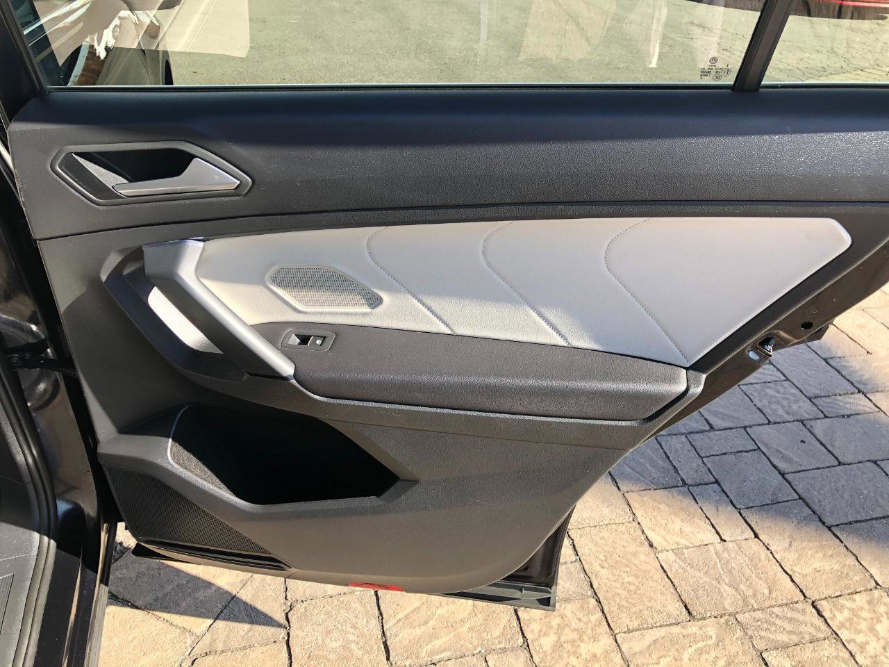 Used 2019 Volkswagen Tiguan SEL Premium image 29