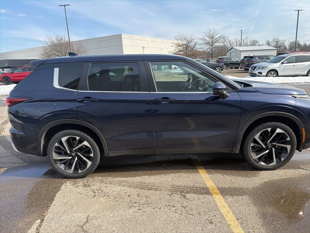Used 2022 Mitsubishi Outlander SE image 5