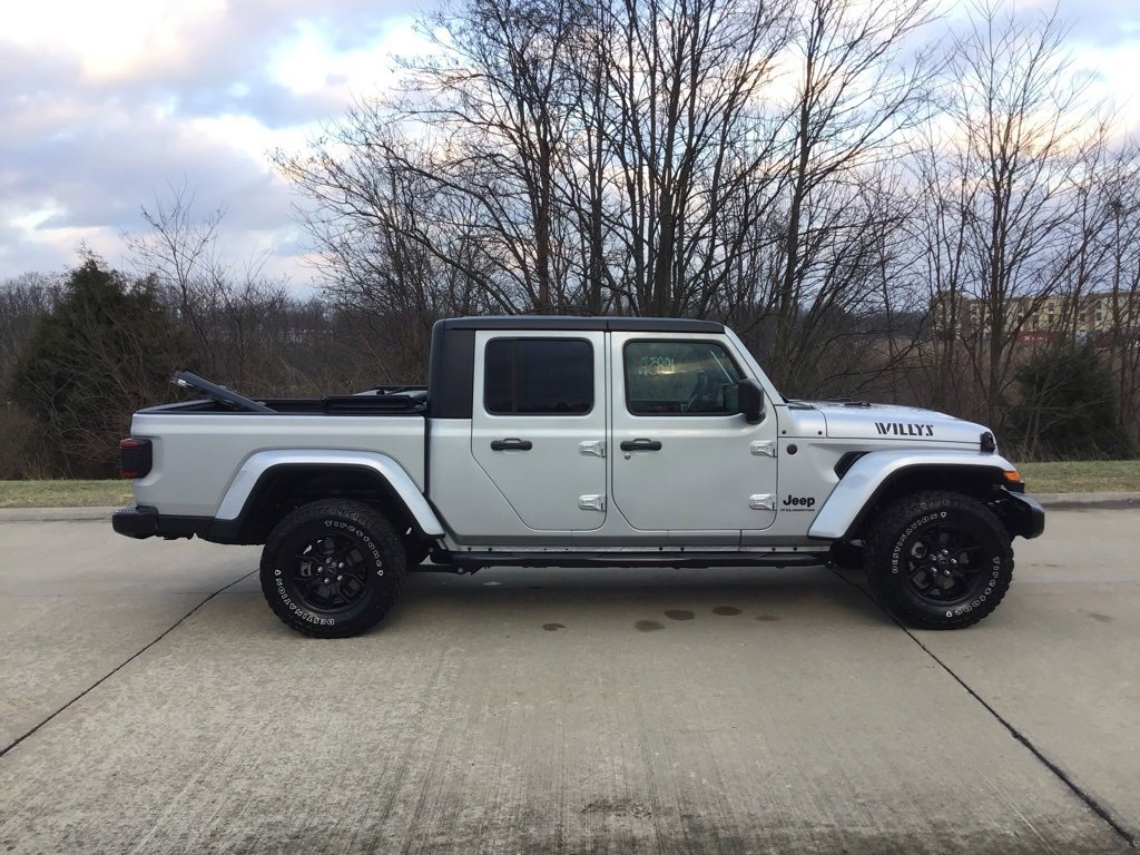 Used 2024 Jeep Gladiator Willys image 2