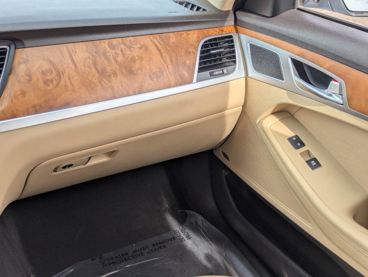 Used 2015 Hyundai Genesis 5.0 image 18