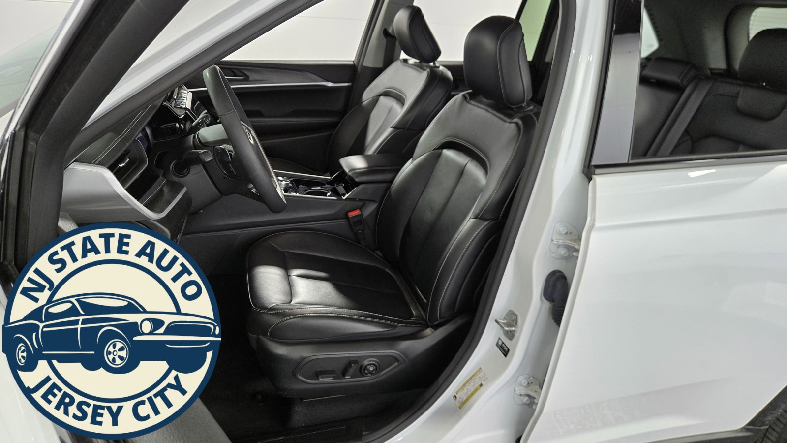 Used 2022 Jeep Grand Cherokee Limited 4xe image 25